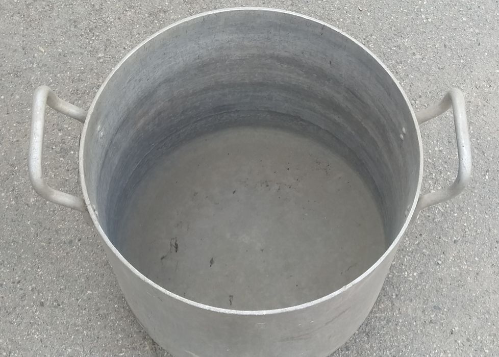 Ёмкость из нержавейки, из алюминия.