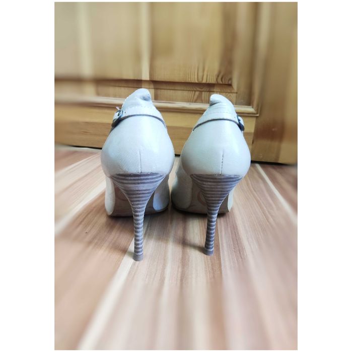 Каблуки женские бежевые из натуральной кожи Corso Como из Италии