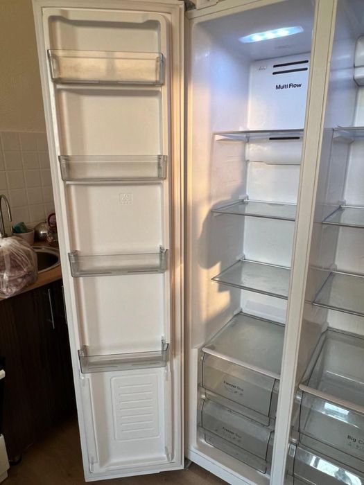 Продаем двухдверный холодильник