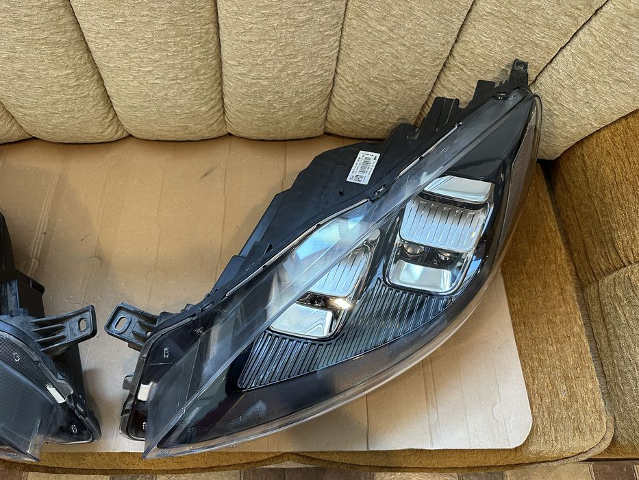 Faruri, Far stanga / Far dreapta Ford Kuga 3 2019-2023