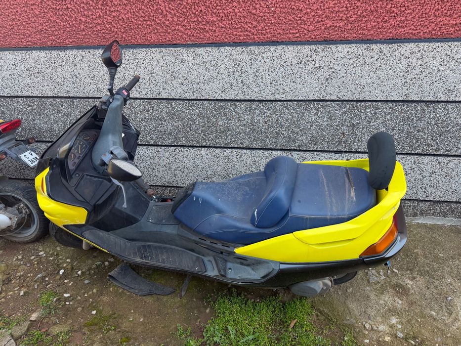 2 броя скутери 250 и 50 кубика