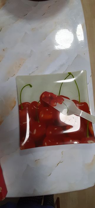 Посуда  под  торты