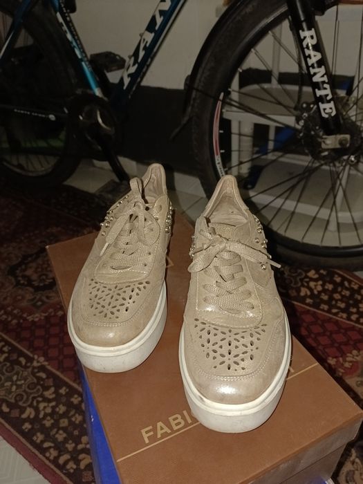 Продам женскую обувь