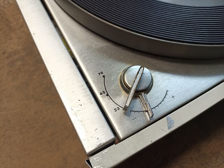 Грамофон + един за подарък