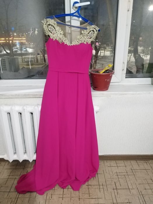 Продам платье классическое!