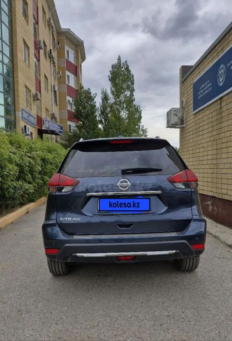 Машина Nissan X-trail