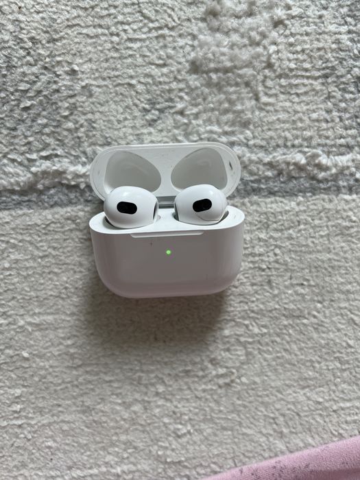 Продам AirPods 4 срочно