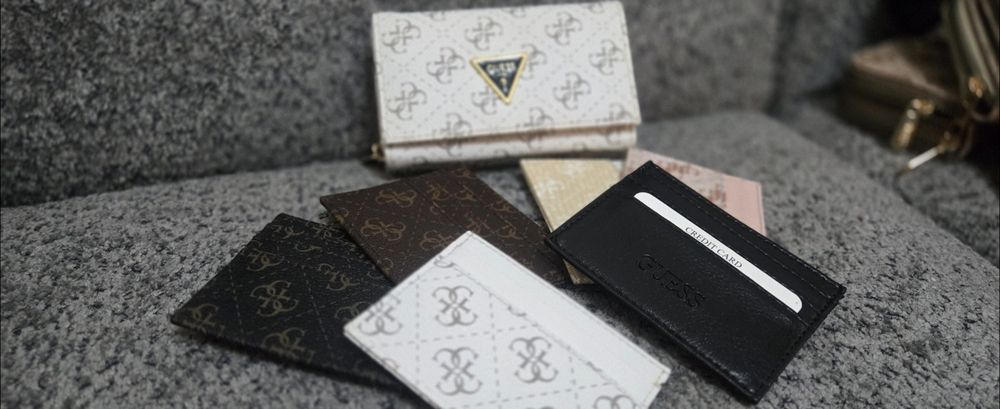 Guess, LV портмонета и клъч, калъф за документи