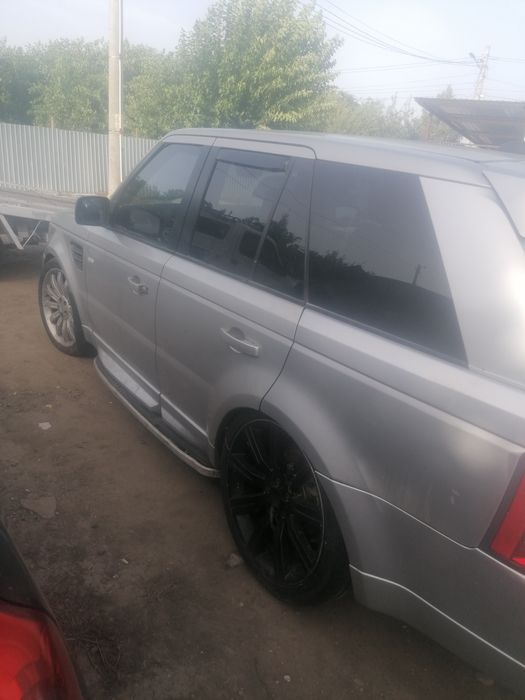 Dezmembrez range rover sport