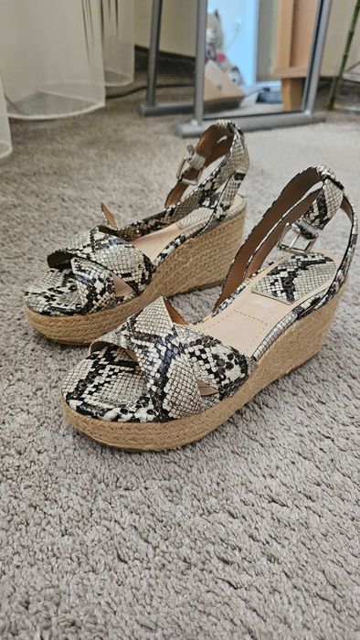 Летни платформи Stradivarius