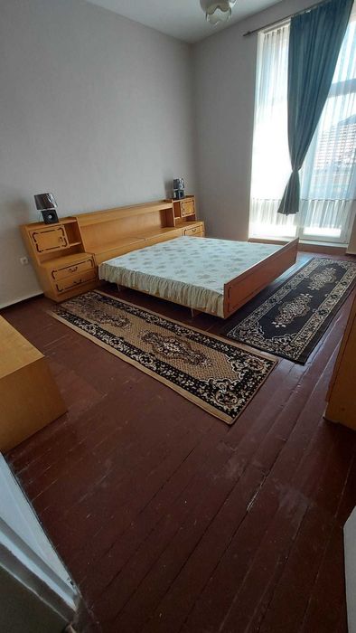 Дава се под наем Тристаен апартамент в София, Център - 110 кв.м за 650 € - Снимка #1