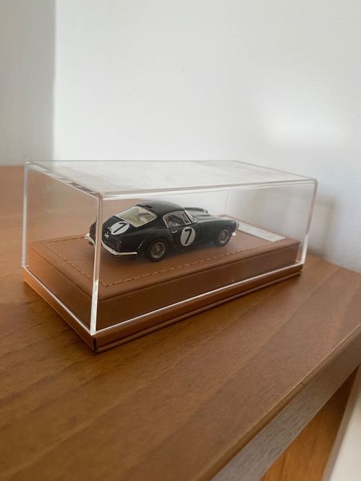 Ferrari 250 SWB 1:64