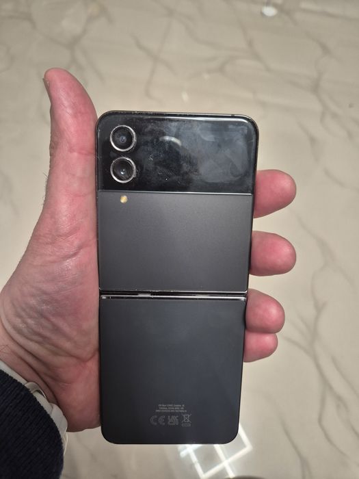 Samsung Galaxy Flip Z4