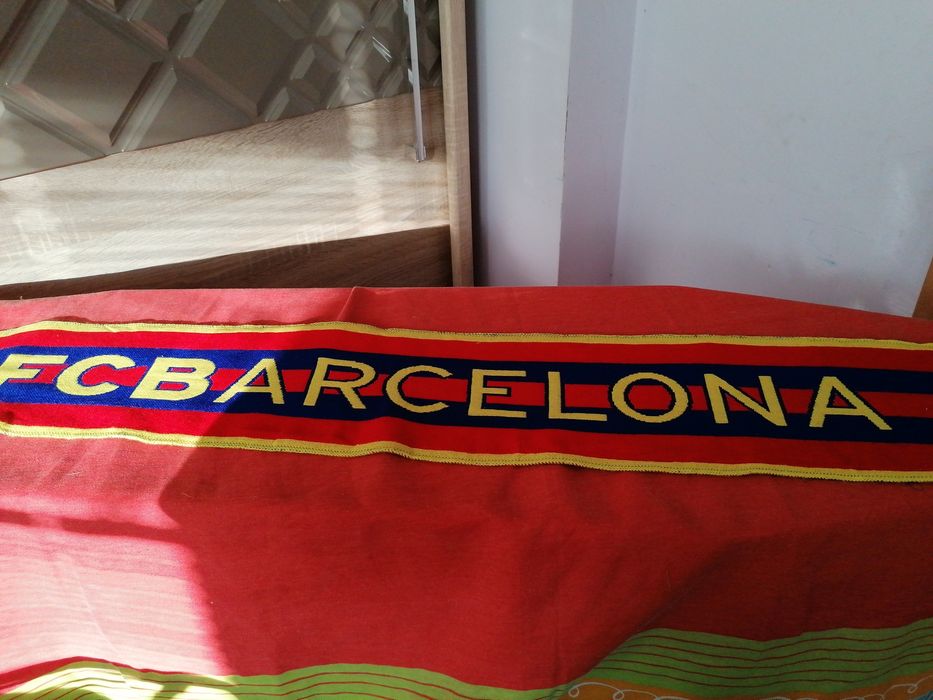 Оригинален футбол фенски шал  шапка Barcelona