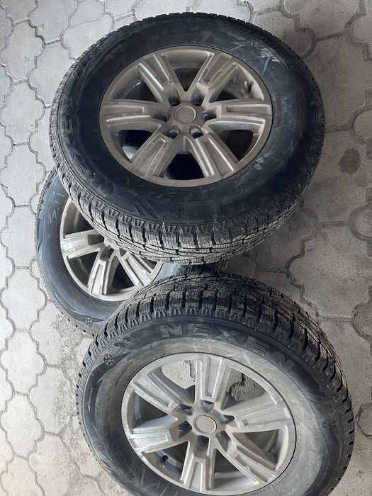 Продам диски с шиной прадо