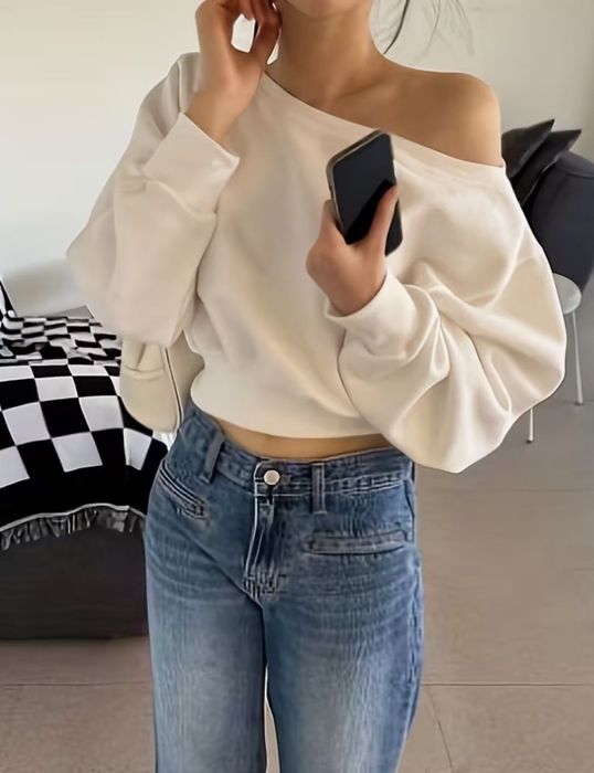 кофта белая с открытым плечом