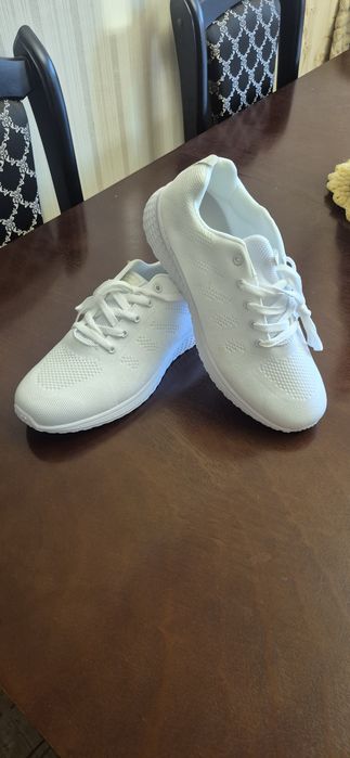 Продам летние кроссовки, 43-44 размер