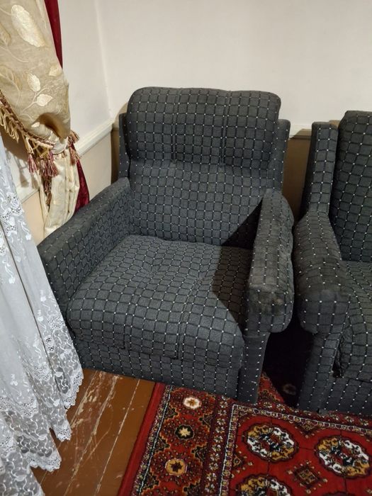 Диван с двумя креслами