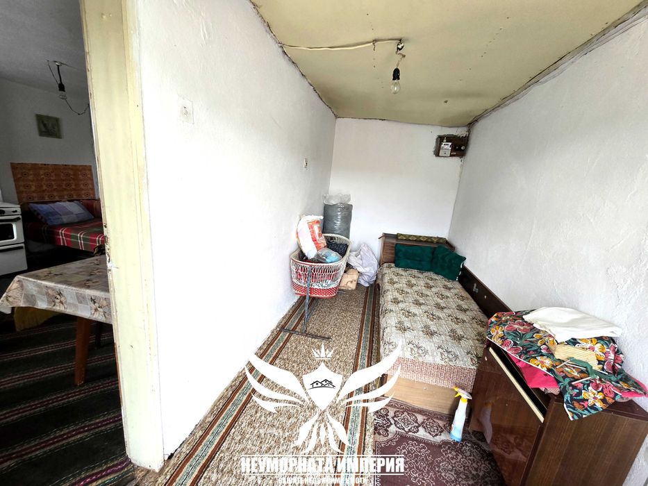 Продавам двуетажна къща с 106РЗП и 244кв.м. дворно място УПИ в село Мостово във вилната зона, област Пловдив
