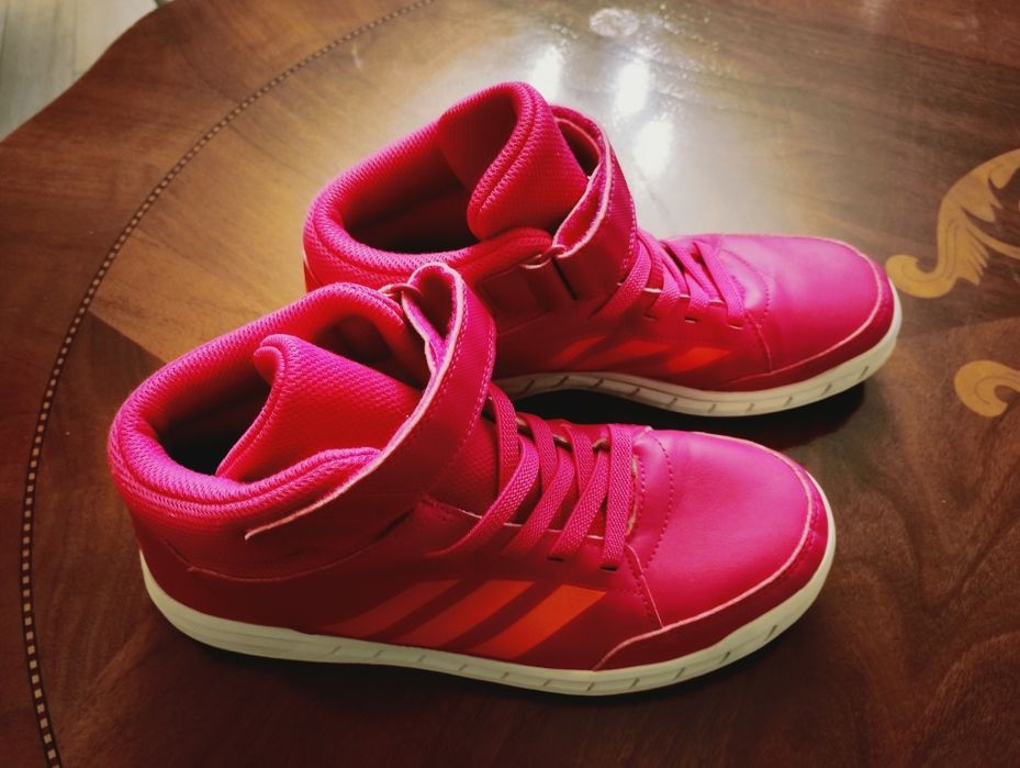 Vând adidași Adidas, mărime 38, purtați foarte puțin