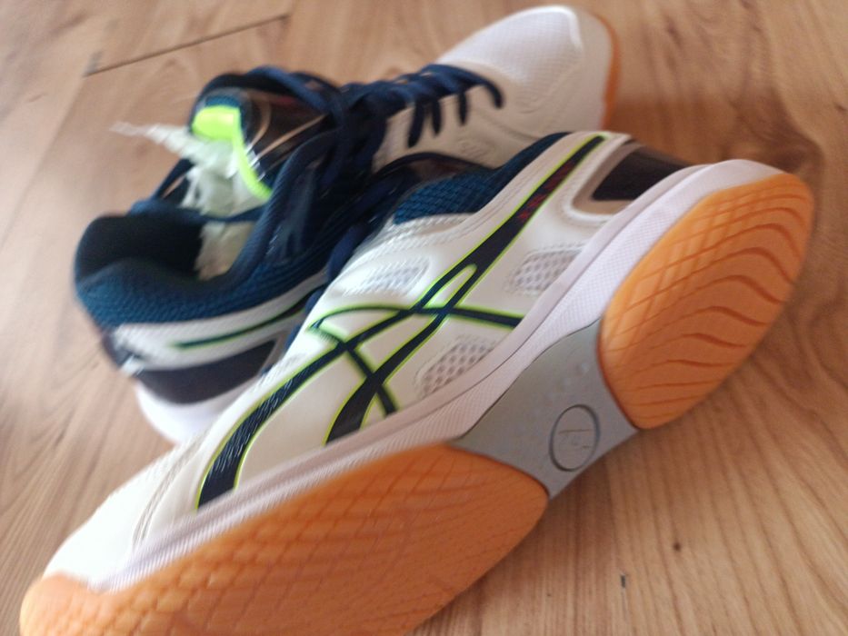 Кроссовки Аsics продам