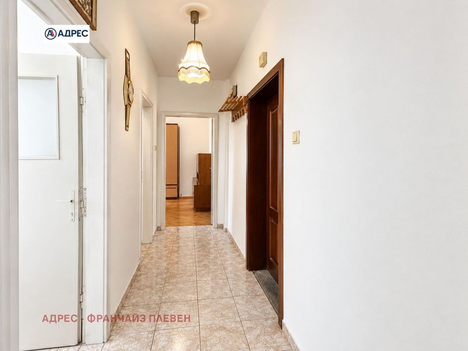 Продава се Двустаен апартамент в Враца, Център - 64 кв.м за 1719 €/кв.м - Снимка #3