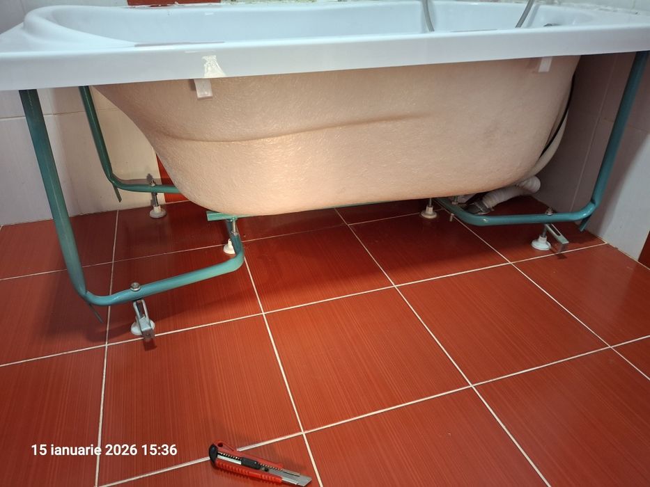 Cada acrilica 140 x 70 cu panou protecție din sticla.