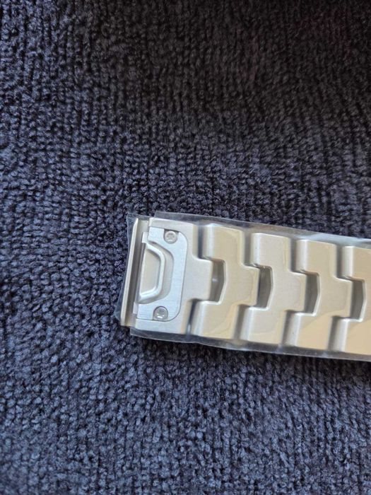 Титаниева верижка за Garmin QuickFit 22mm– нова, неизползвана.