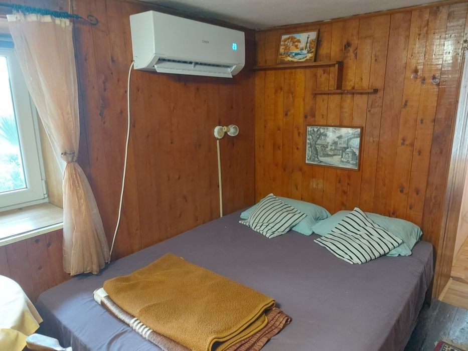 Дава се под наем Едностаен апартамент в Варна, м-т Траката - 25 кв.м за 204 € - Снимка #1