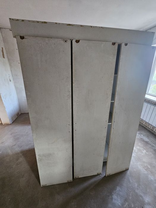 Шифонер два столика и две тумбы