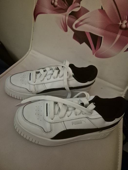 Vand adidasi Puma Carina