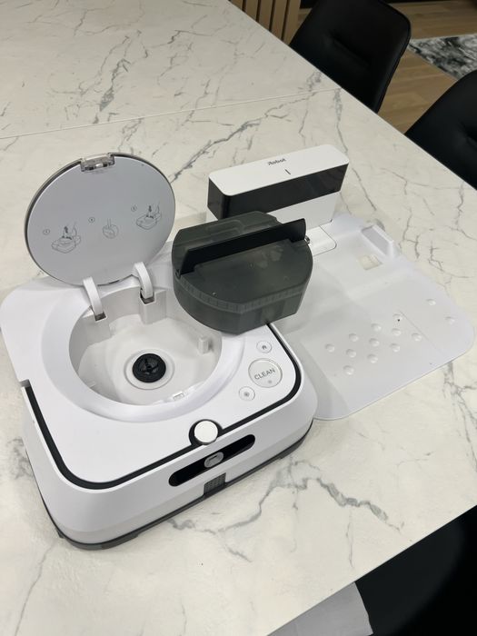 iRobot Braava Jet M6 white