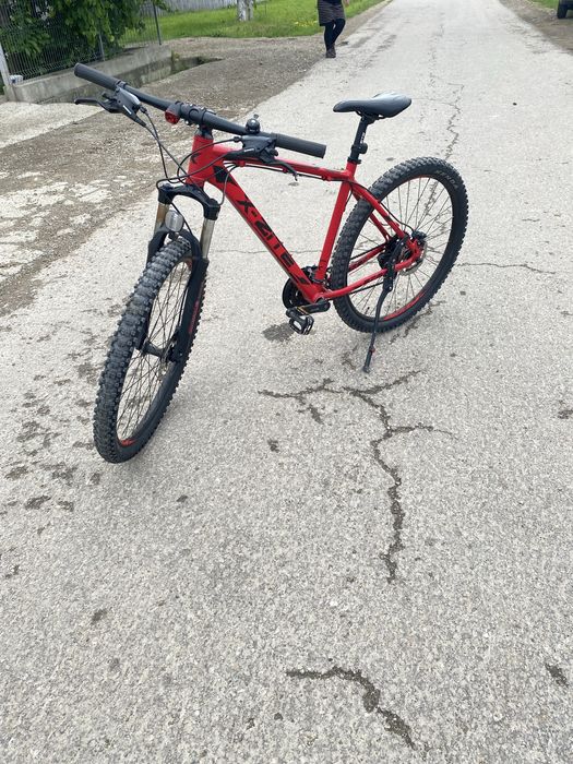 Vand  bicicleta aproape.