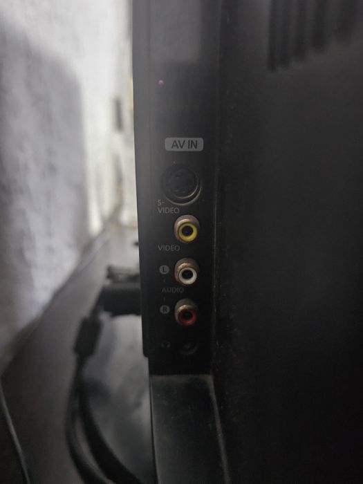 Телевизор в хорошем состаяние торг имеется