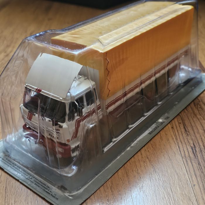 Колекционерски метални модели в различни мащаби.