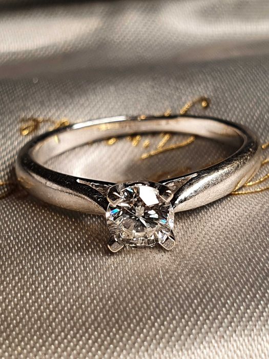 Solitaire de exceptie aur alb 18k cu diamant natural SI 0,5ct