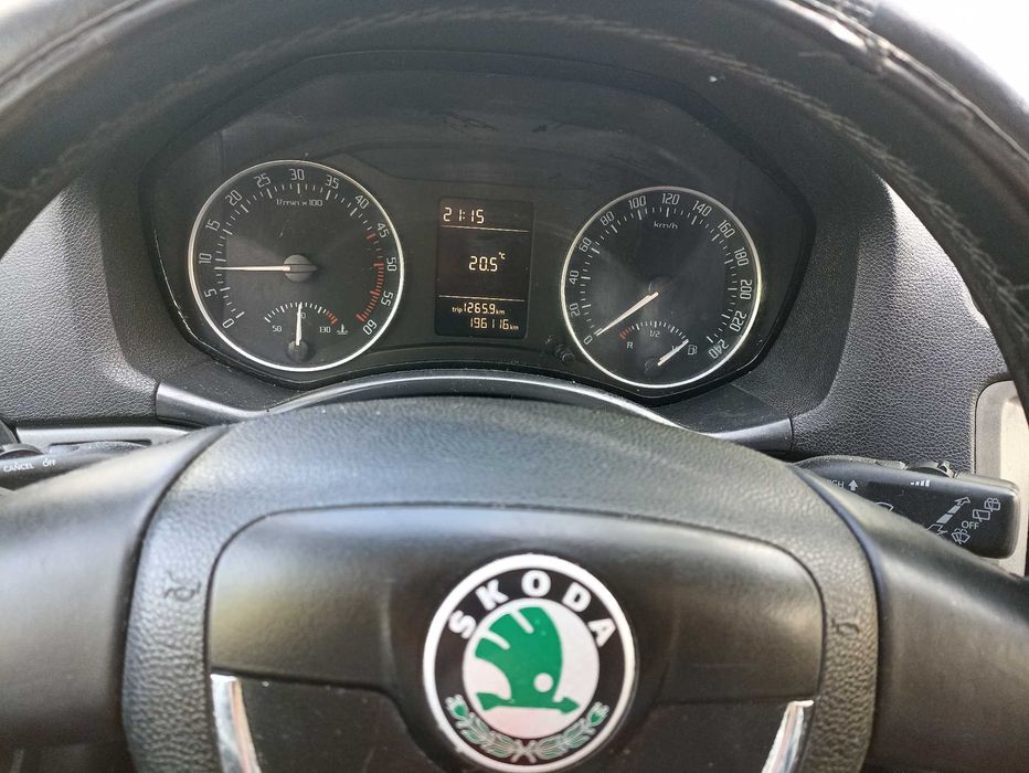 Vand Skoda Octavia 2 facelift motor 1,9 TDI, 2010, aprox 200k km in crestere. Masina merge foarte bine, a rulat/ruleaza preponderent extraurban