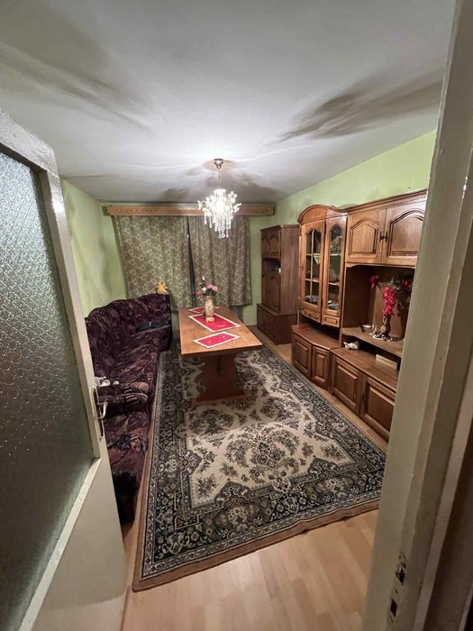 Vand apartament ( CITITI DESCRIEREA )