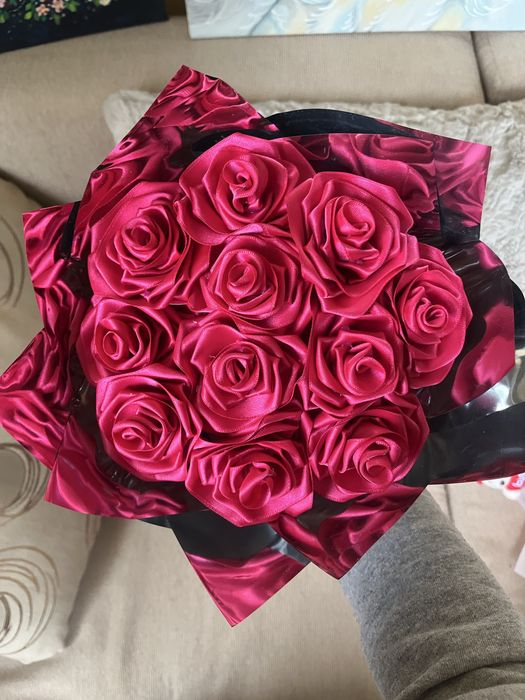 Букет от сатенени рози
