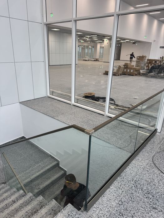 Balustrada din sticla securizata pentru balcoane si scari