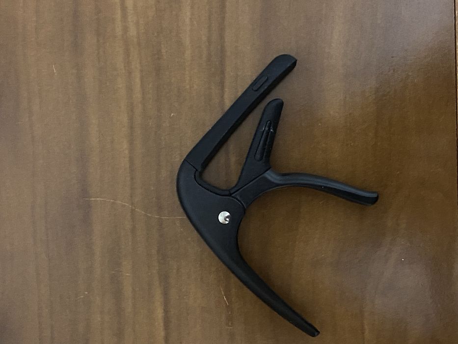 Продам гитару Adagio