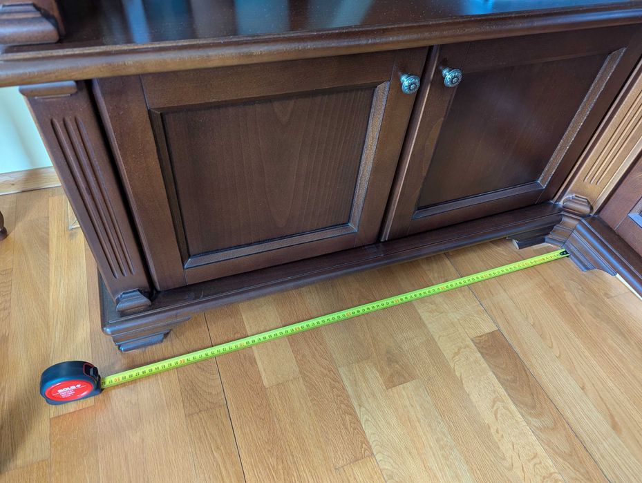 Ъглова библиотека от MDF с естествен фурнир