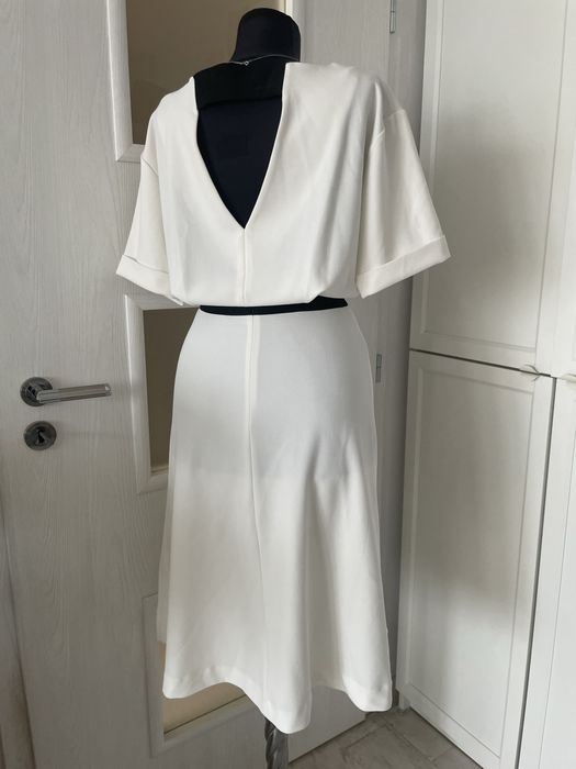 Бяла елеганта рокля Reserved