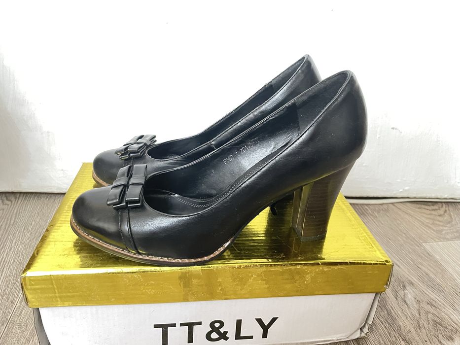 Продам женские туфли