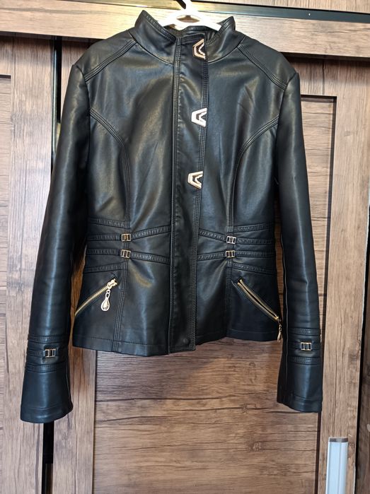 Кожанка, размер М, на объём груди до 96 см