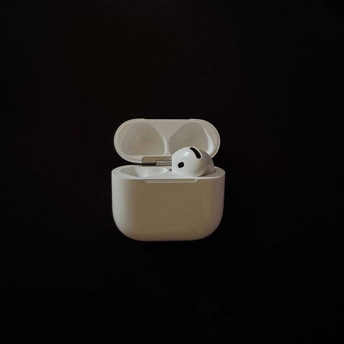 Продам AirPods 4
