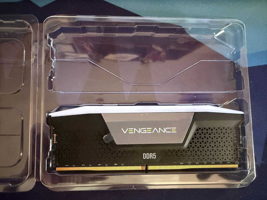 Placuta 32 GB RAM DDR5 Corsair Vengeance