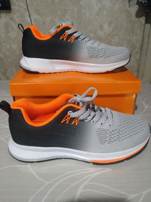 Обувки НОВИ-куча марка