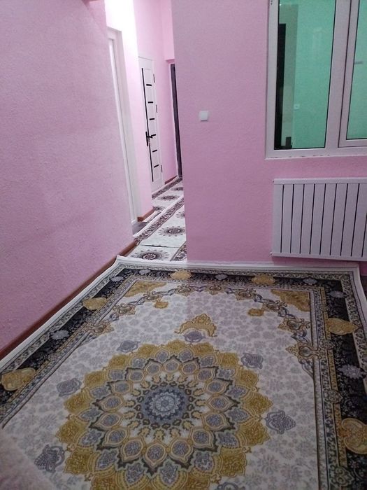 Срочно сотилади Хонобод авену дан квартира 41 кв  2 хона килинган.