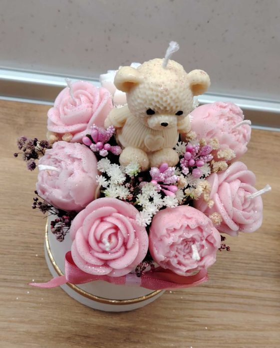 Свещи, фигури от восък